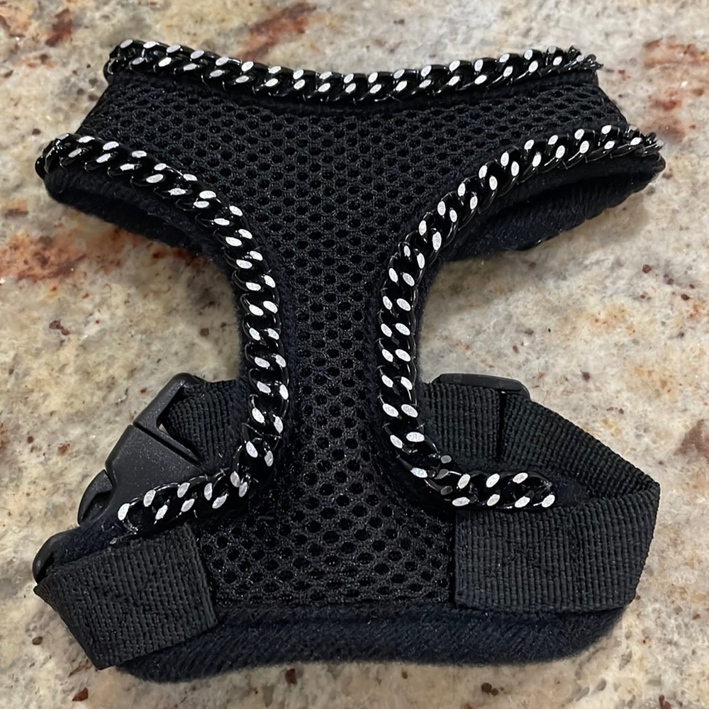Small dog harness by Fabuleash